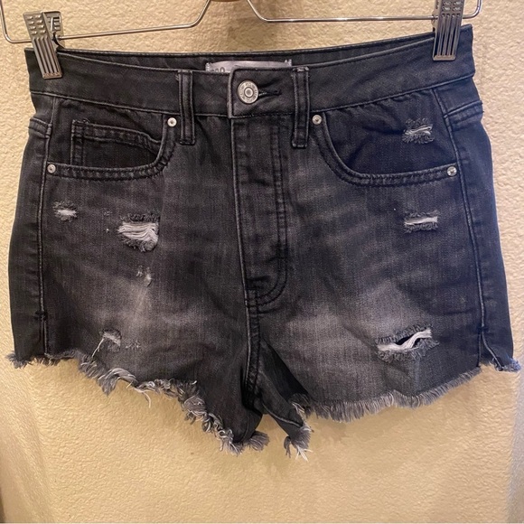 RSQ Women Gray Vintage High Rise Rip Raw Hem Buttoned Fly Jean Shorts Size 26 - Picture 1 of 8